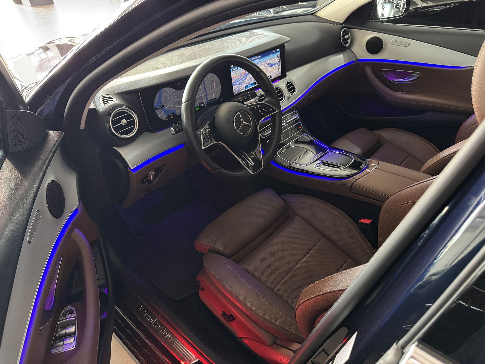 Fahrzeugabbildung Mercedes-Benz E 450 4MATIC 9G-TRONIC 2X AVANTGARDE FACELIFT