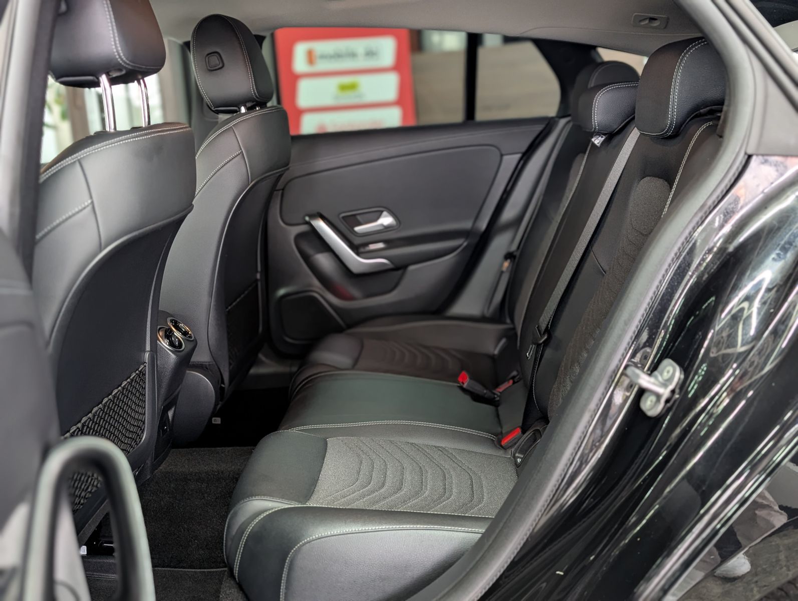 Fahrzeugabbildung Mercedes-Benz CLA 220 d SB MULTIBEAM LEDER DISTR HIGHEND 18