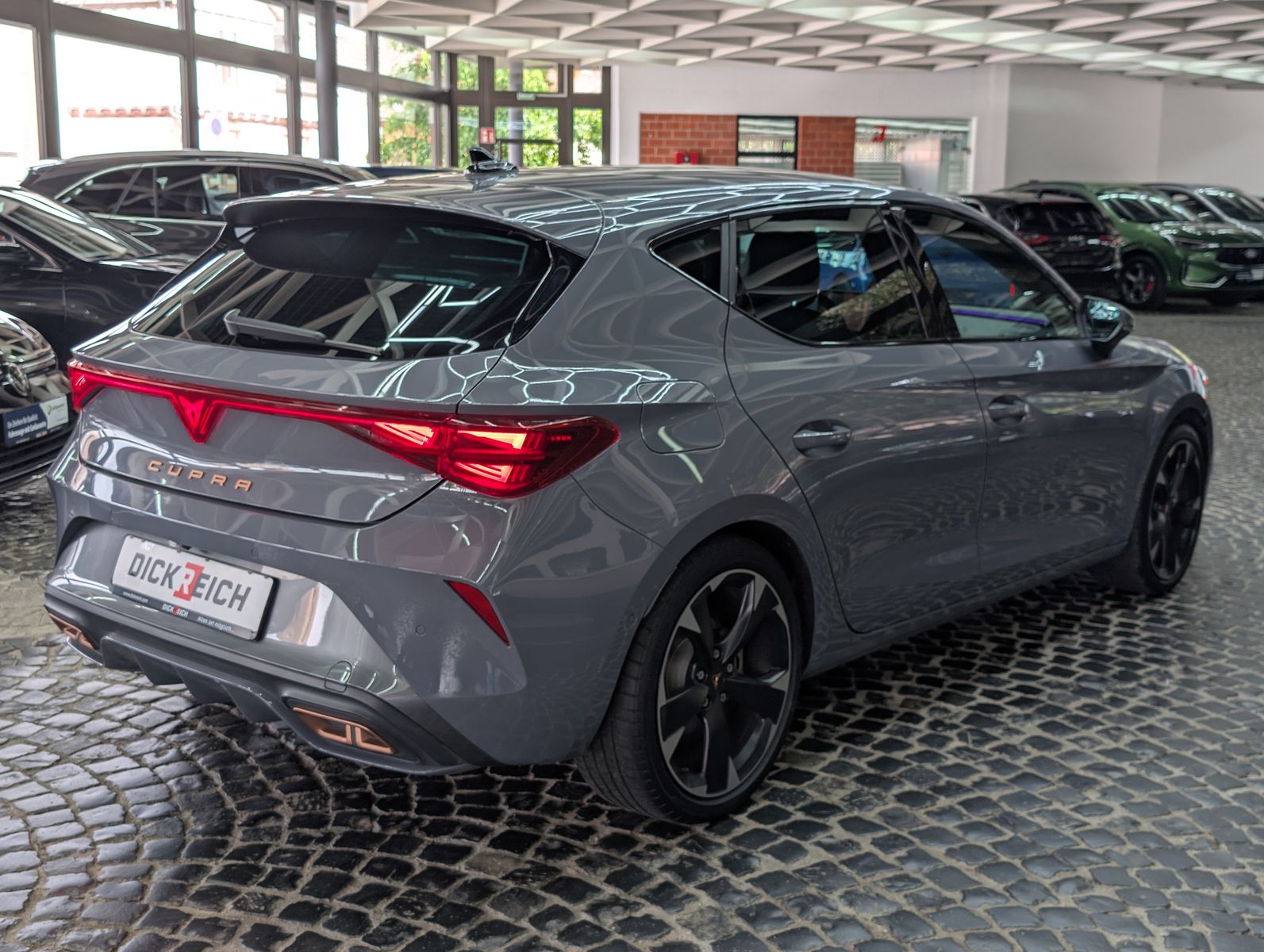 Fahrzeugabbildung CUPRA Leon 1.5 e-Hybrid ACC APP MATRIX EDGE SoH100%
