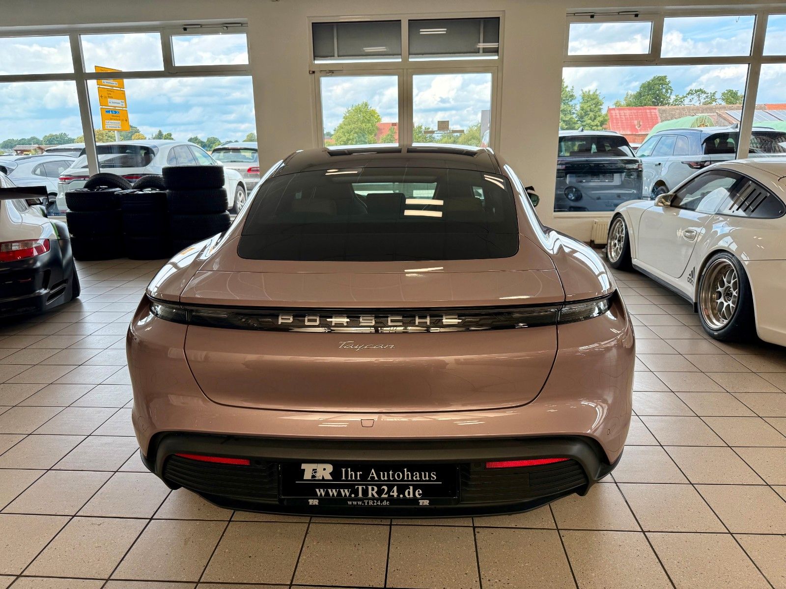 Fahrzeugabbildung Porsche Taycan Performance/HeadUP/Panorama/APPROVED