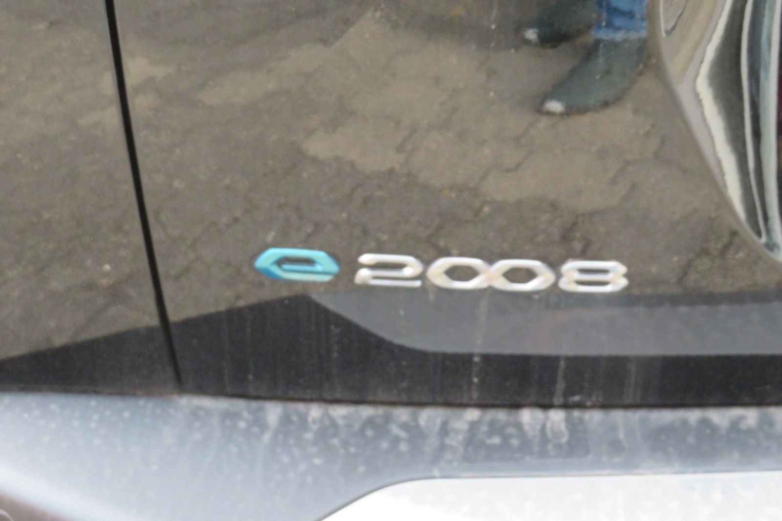 Fahrzeugabbildung Peugeot 2008 e- GT PDC KAMERA NAVI SITZH.