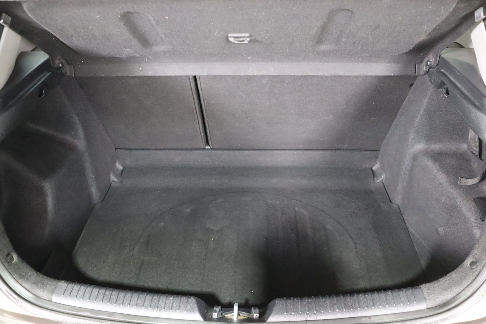 Fahrzeugabbildung Kia Cee'd 1.4 16V Edition 7 aus 1. Hd