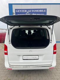Mercedes V 220 - 9