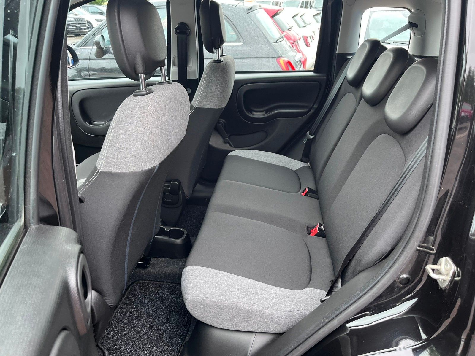 Fahrzeugabbildung Fiat Panda Cross City Plus Hybrid