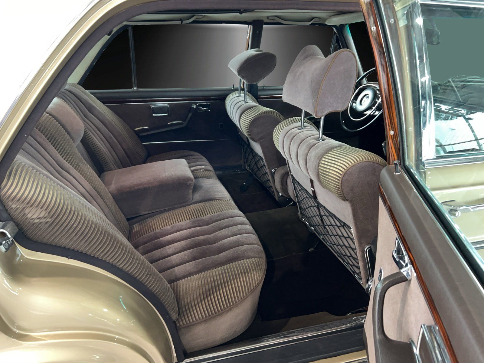 Fahrzeugabbildung Mercedes-Benz 300 SEL 6.3 V8 W109 6150 OF 6525