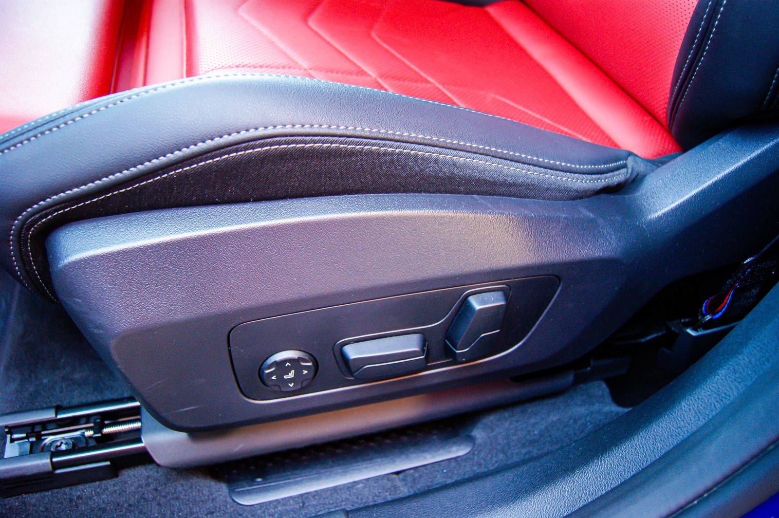 Fahrzeugabbildung BMW X2 20 i sDrive M Sport Pro IconicGlow Coral Rot