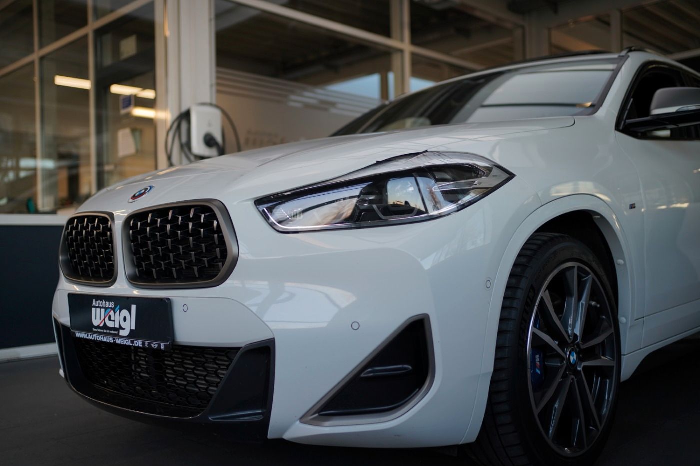 Fahrzeugabbildung BMW X2 M35i M Sport +Glasdach+HeadUp+Parkassist+Navi