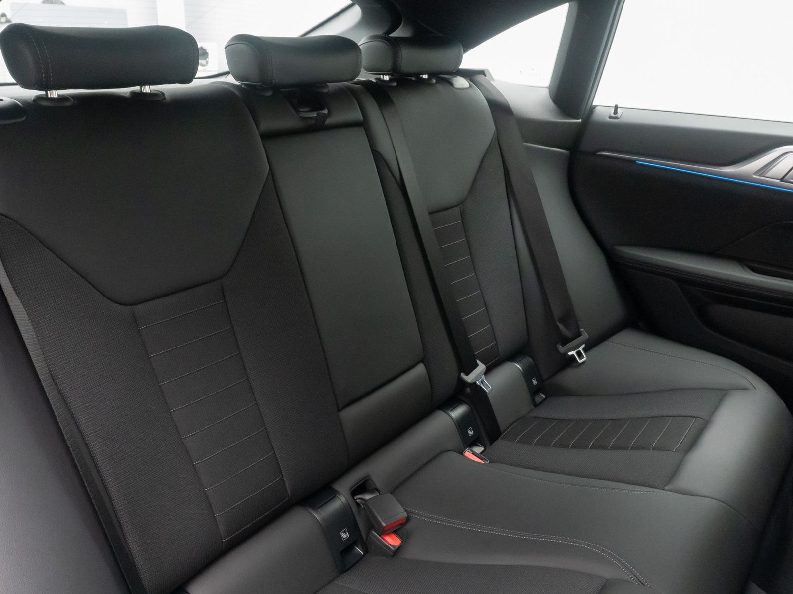 Fahrzeugabbildung BMW i4 eD40 Gran Coup&egrave; Kamera HUD DAB HiFi Komfort