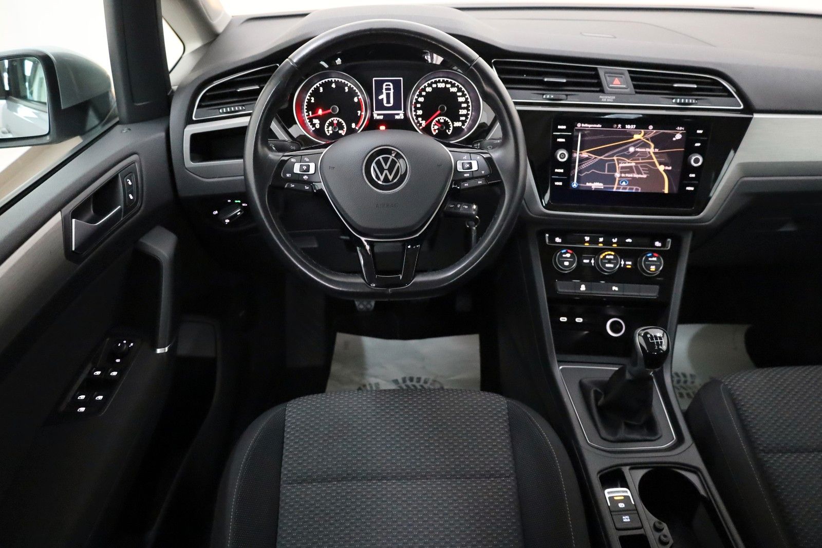 Fahrzeugabbildung Volkswagen Touran Comfortline 7 Sitzer,Navi,SH,PDC,ACC,AHK