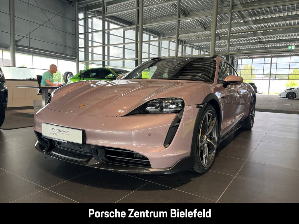 Porsche Taycan Turbo S Cross Turismo