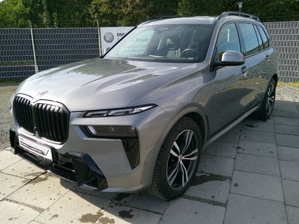 Image of BMW X7
