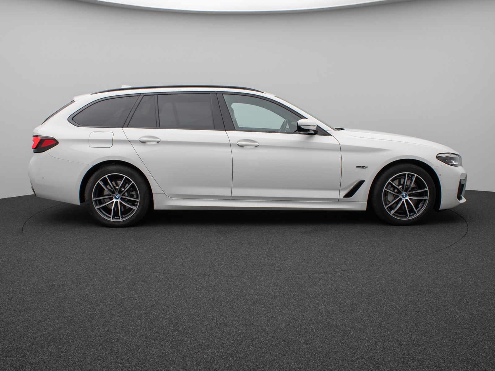 Fahrzeugabbildung BMW 530e M Sport Kamera DAB DrivAssist Komfort AHK