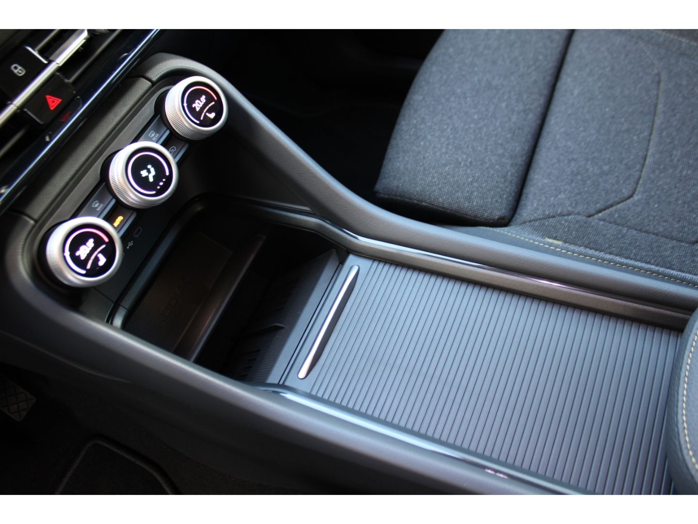 Fahrzeugabbildung SKODA Kodiaq Selection 1,5 TSI mHEV ACC AHK LED TWA RF