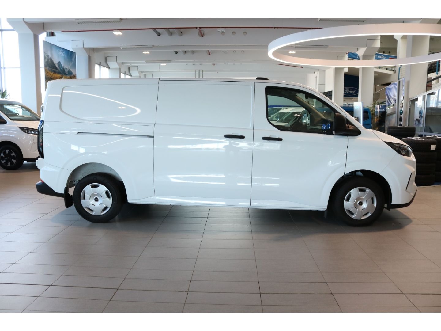 Fahrzeugabbildung Ford Transit Custom Kasten 300 L2 Trend FWD 2.0 EcoBl