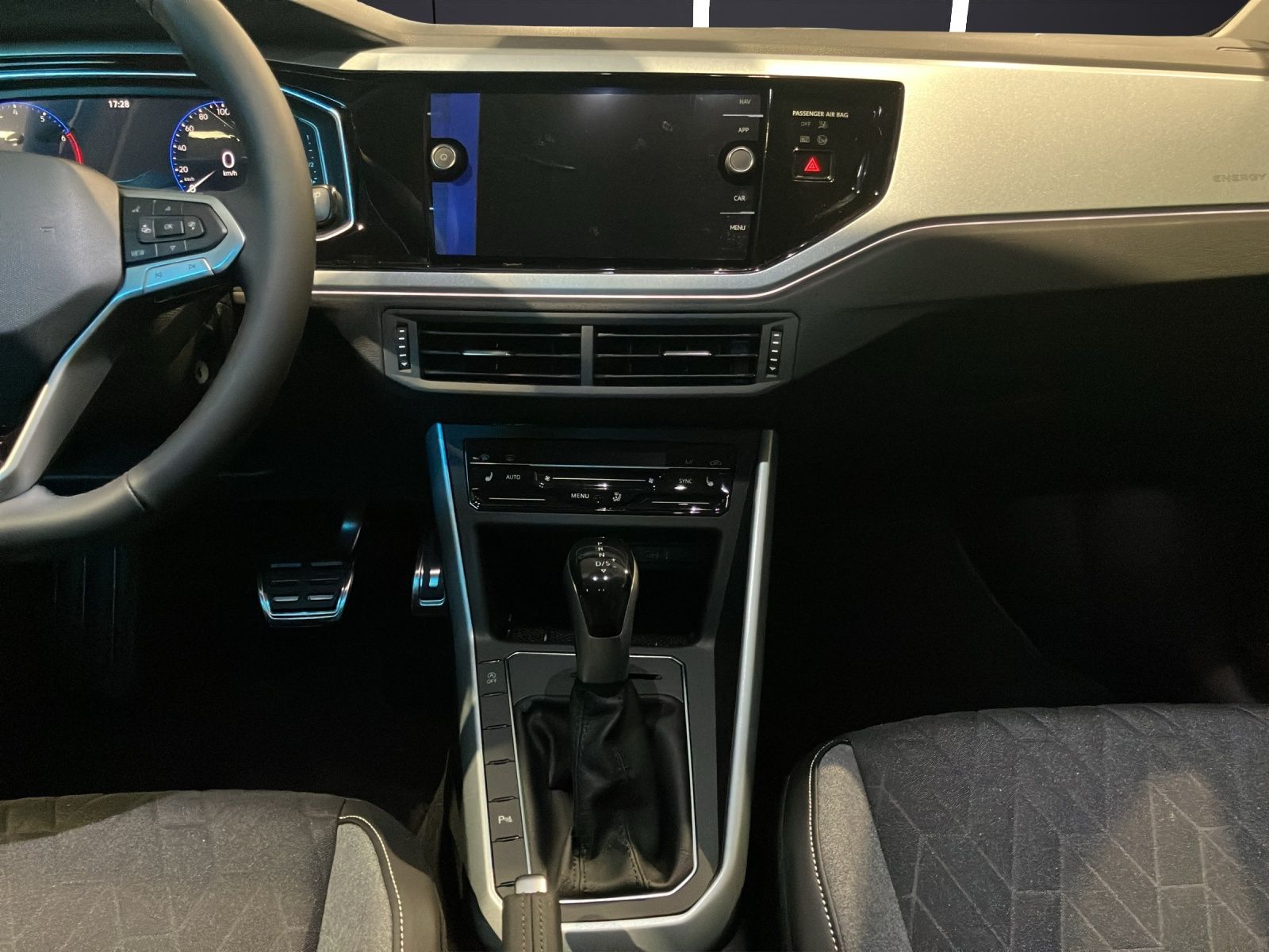 Fahrzeugabbildung Volkswagen Taigo Energy TSI DSG LED ACC SH RearView AppConn