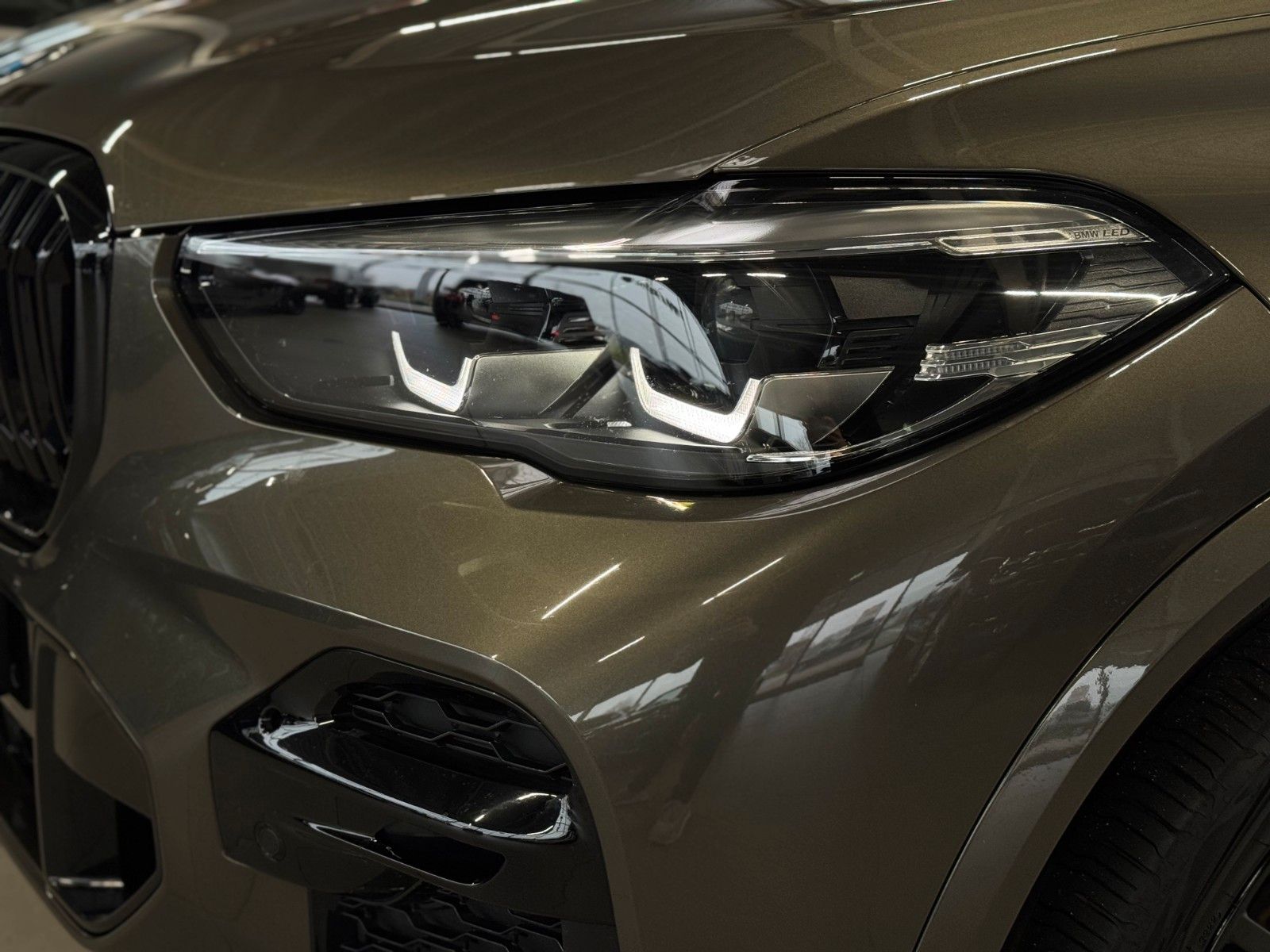 Fahrzeugabbildung BMW X5 xDrive 30d M-Sport "Driving As. Professional"