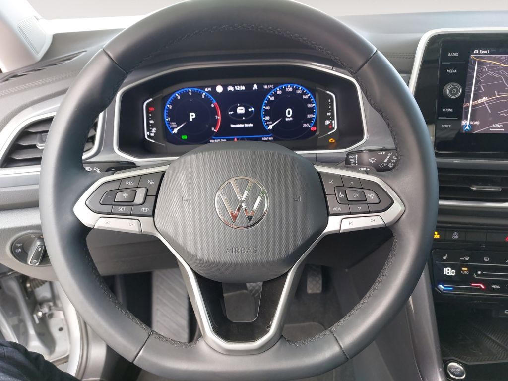 Fahrzeugabbildung Volkswagen T-Roc 1.5 TSI Style Standheizung Panoramadach