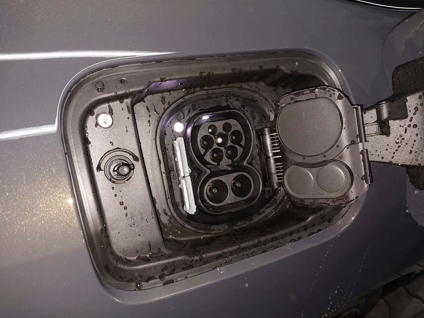 Fahrzeugabbildung BMW i4 xDrive40 M Sportpaket Pro, Glasdach, Touring