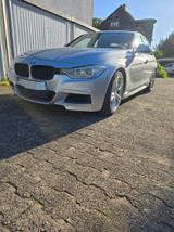 BMW 328i/Sport Automatik/M/Leder/Pano/HeadUp/HKSound - BMW 3er Reihe in Essen