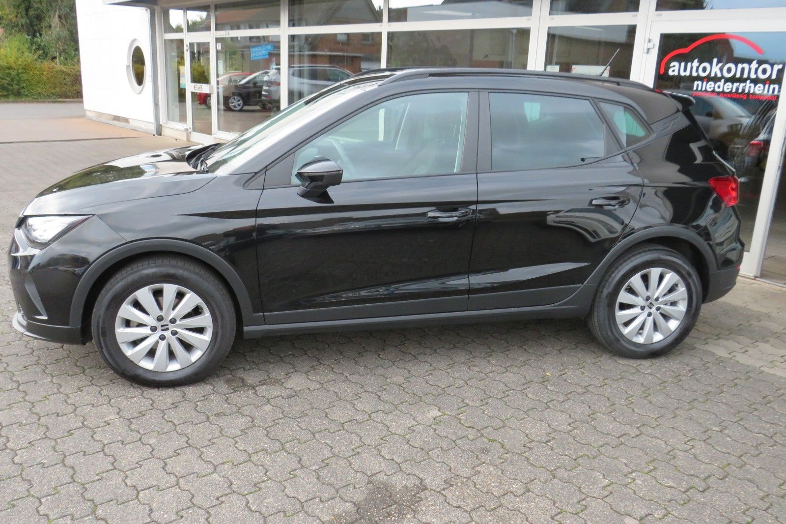 Fahrzeugabbildung SEAT Arona Style DSG LED NAVI DAB GRA PDC 1.HD