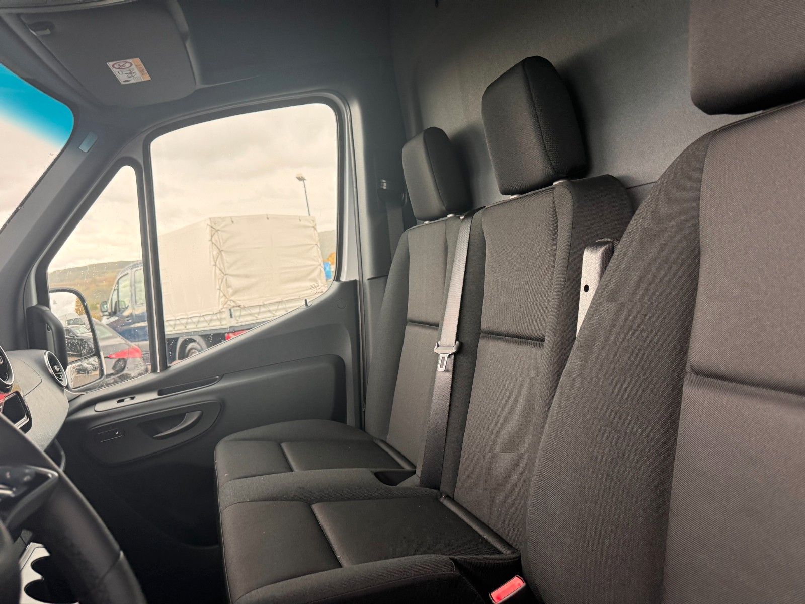 Fahrzeugabbildung Mercedes-Benz Sprinter 319 CDI Extralang DISTRONIC Kamera LED