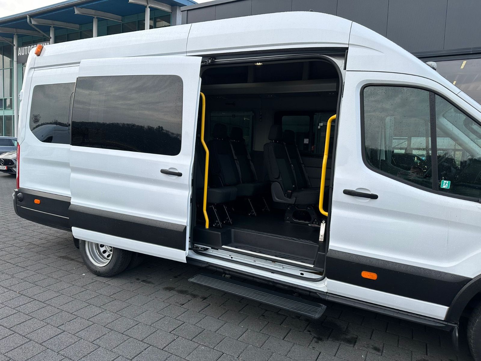 Fahrzeugabbildung Ford Transit 460  L4H3 iBus* 17 Sitze * ACC*KLIMA*SDH