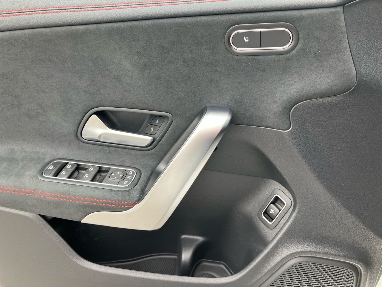 Fahrzeugabbildung Mercedes-Benz CLA 180 SB AMG+NIGHT+AHK+KAMERA+LENKRADHEIZ+