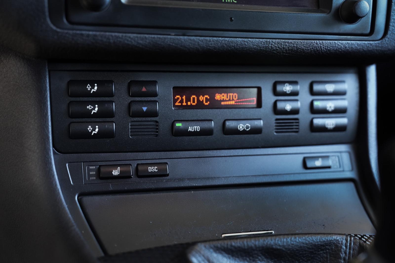 BMW 330 2004 — photo 18