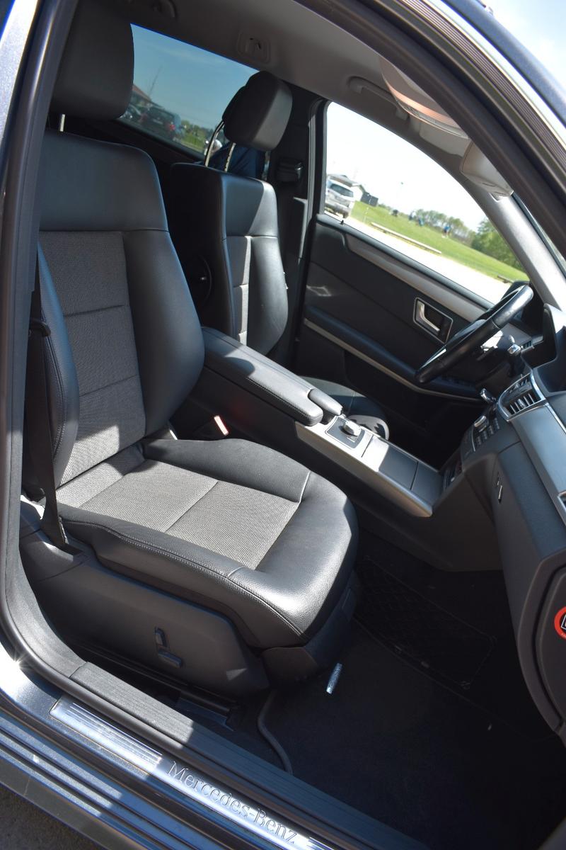 Mercedes-Benz E220 2012 — photo 18
