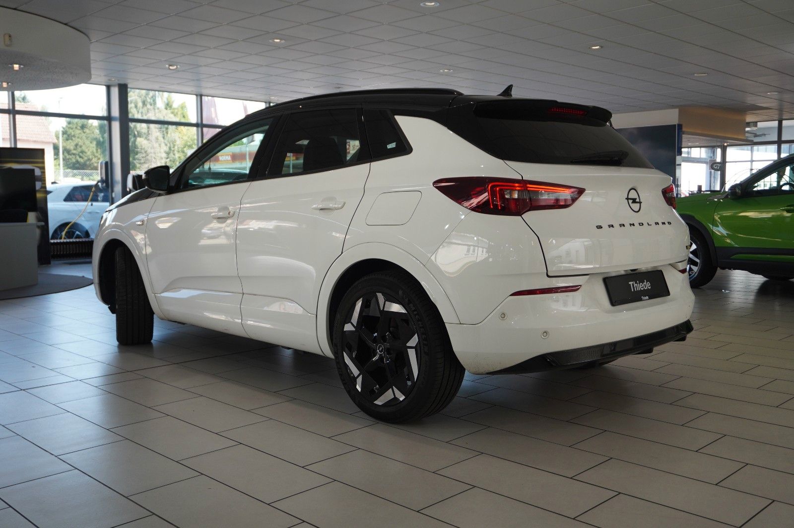 Fahrzeugabbildung Opel Grandland (X) 1.6T GSe HYBRID 4X4 NAVI/LED/SPORT