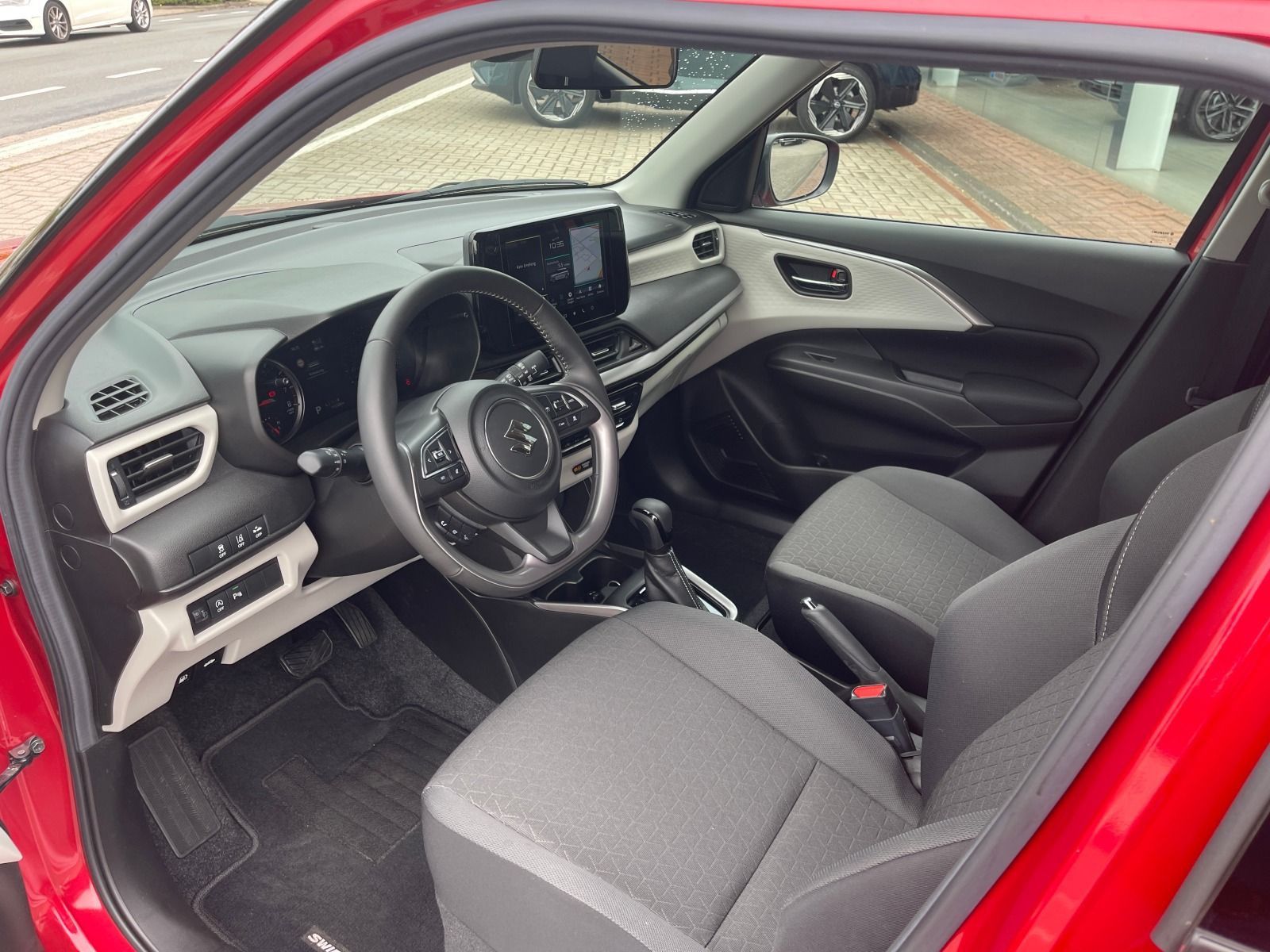 Fahrzeugabbildung Suzuki Swift 1.2 Hybrid Comfort+ Automatik