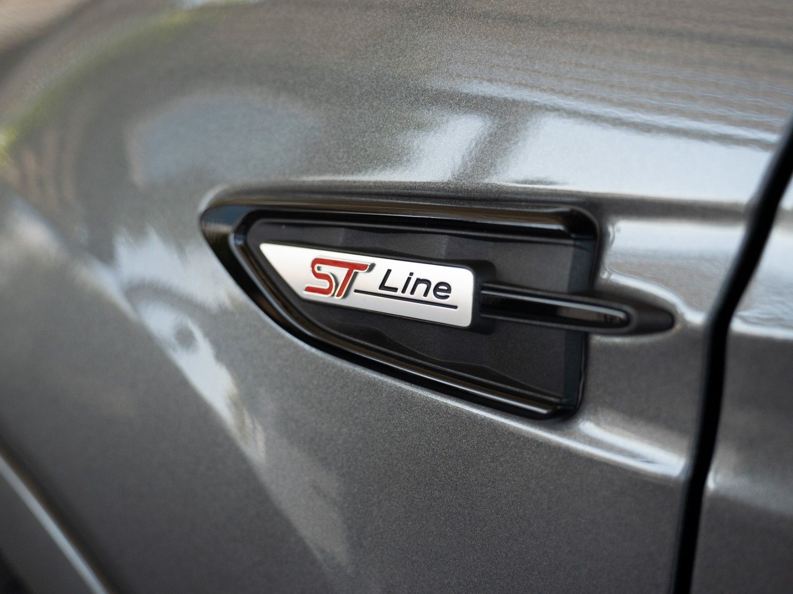 Fahrzeugabbildung Ford Kuga ST-Line AUTOM./ALLRAD/WINTER-P./NAVI