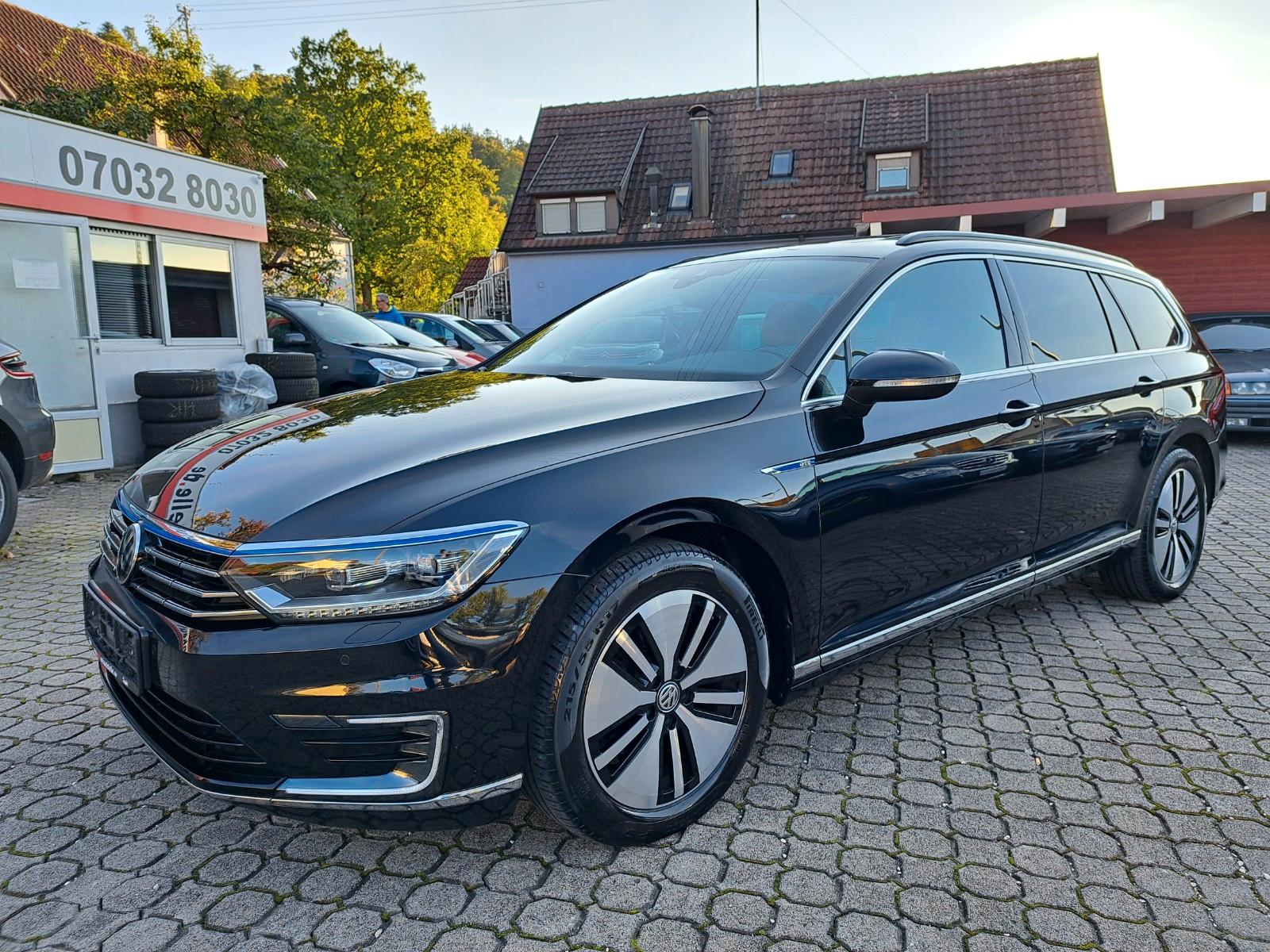 Volkswagen Passat Variant GTE/ACC/PANO/KEYLES/TW/SPUR/LED*