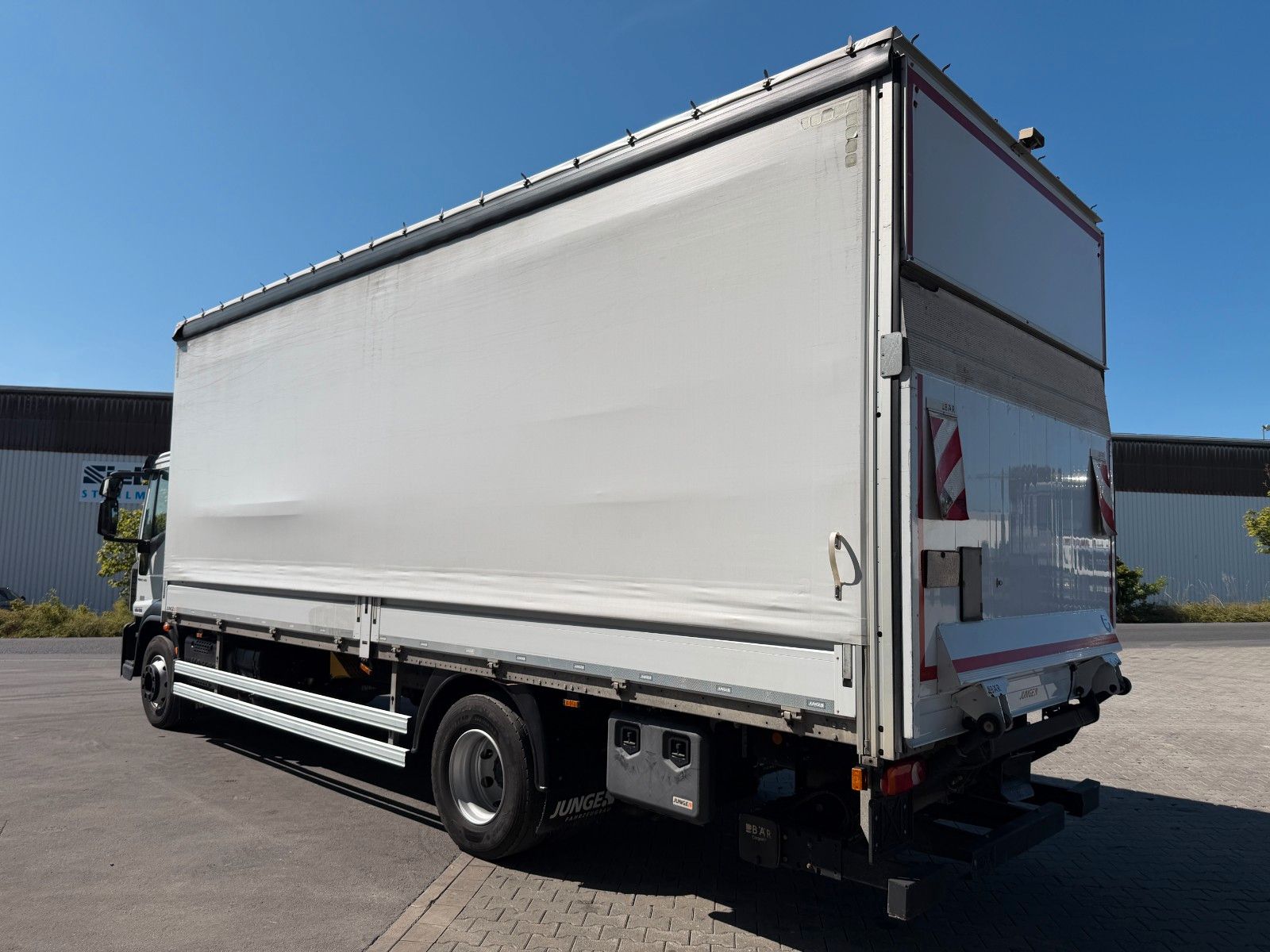 Fahrzeugabbildung Iveco Eurocargo ML160E32/P LBW Bär 1.500kg Abbiegeassi - mit KI generiert/bearbeitet