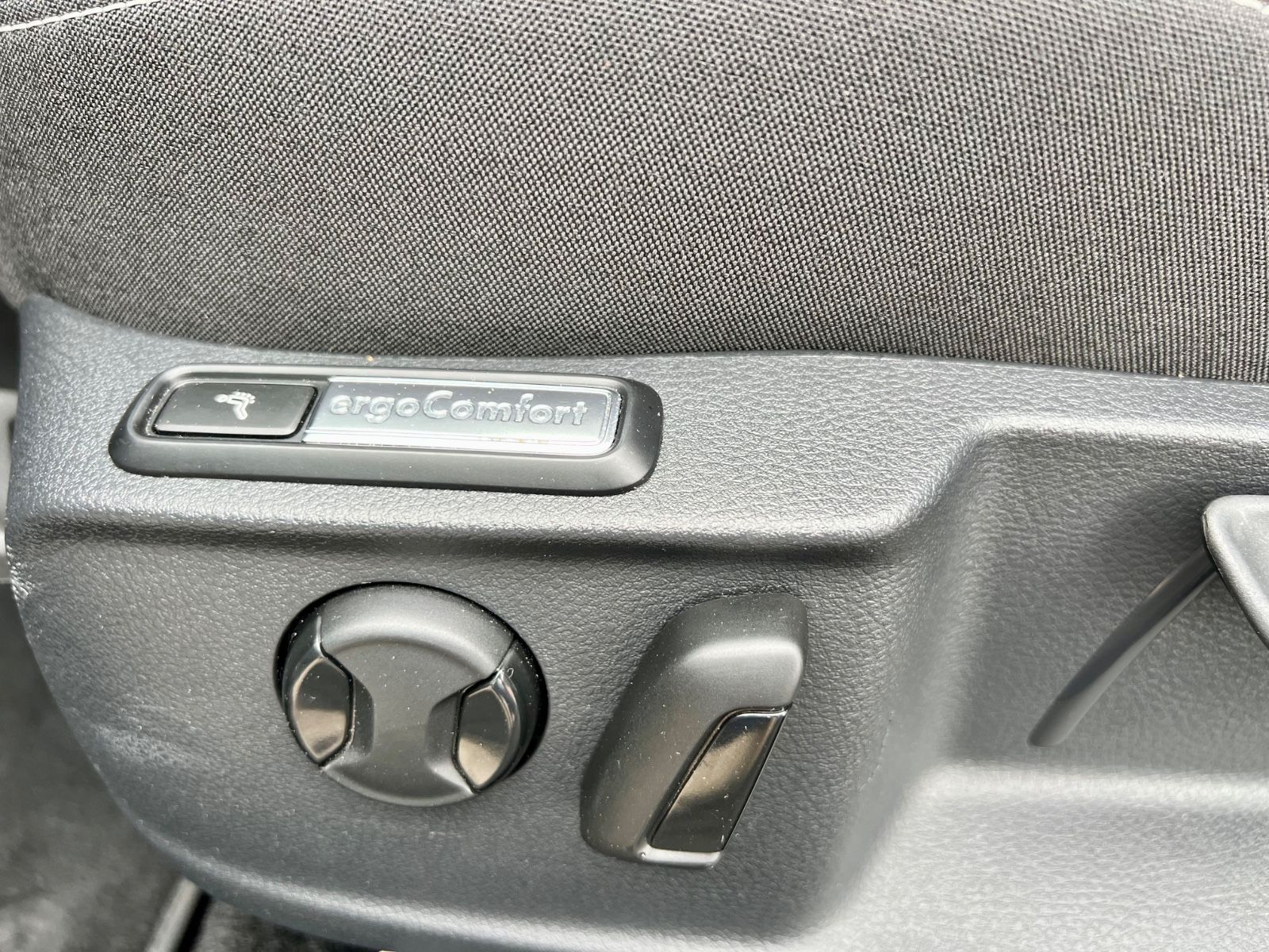 VW Passat Variant Business AAC NAVI SHZ MASSAGE