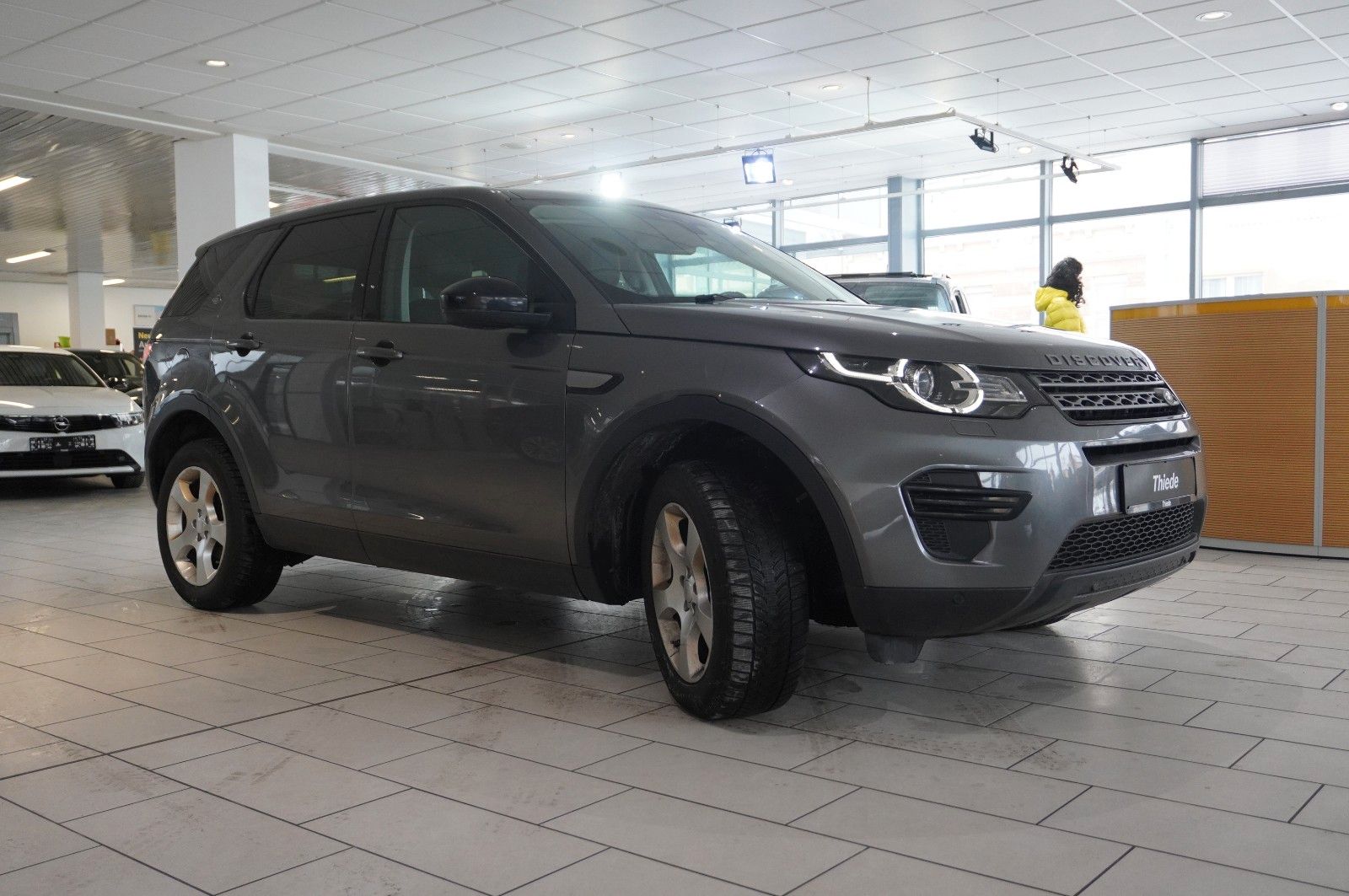 Fahrzeugabbildung Land Rover Discovery Sport 2.0D PURE NAVI/LED/SHZ/PDC/SPORT