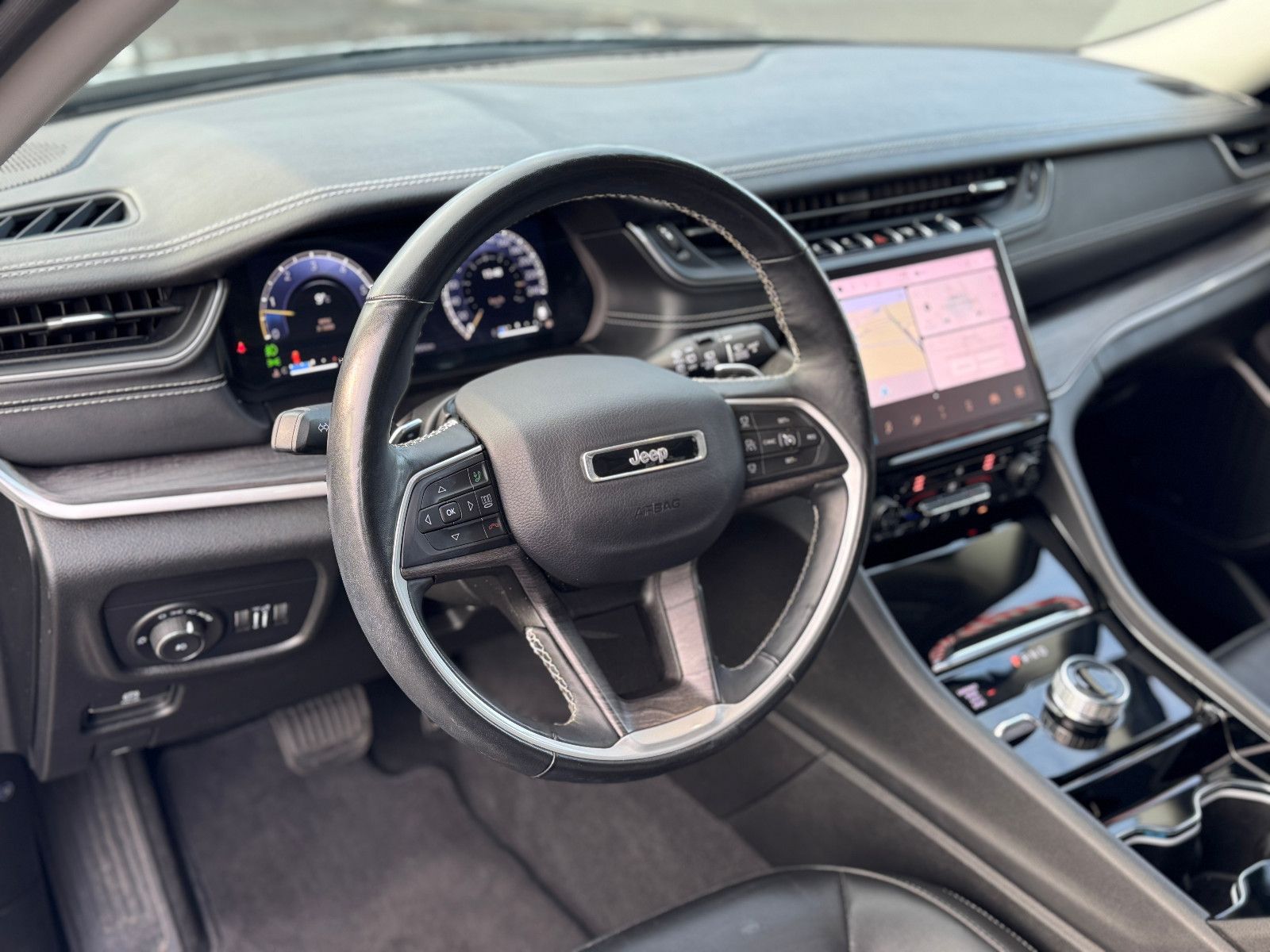 Fahrzeugabbildung Jeep Grand Cherokee Limited LPG Panorama Leder