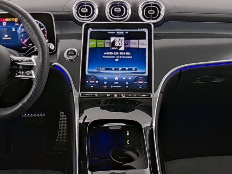 Fahrzeugabbildung Mercedes-Benz GLC 200 AMG*PANO*AHK*DISTRONIC*360°MEMORY*