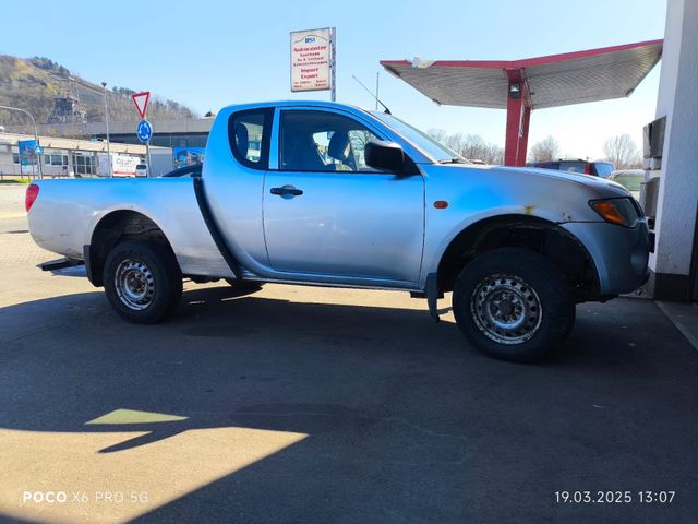 Mitsubishi L200 Intense Club Cab 4WD klima