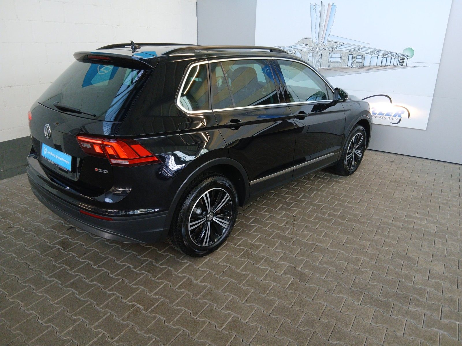 Fahrzeugabbildung Volkswagen Tiguan 4 Motion Comfortline +AHK + Light-Assist