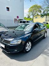 Volkswagen Jetta. 1.2 Benzin - Volkswagen Jetta in Düsseldorf
