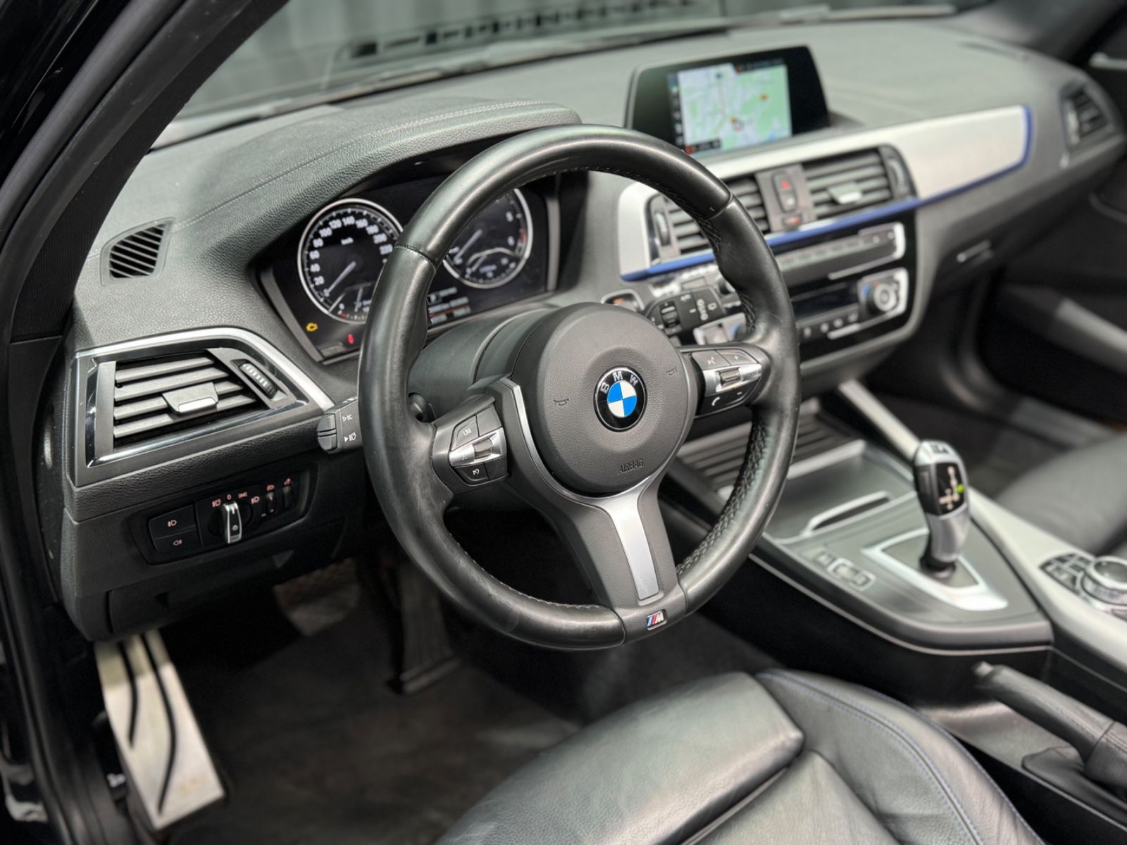 Fahrzeugabbildung BMW 120d Edition M SPORT SHADOW|AUTOMATIK|LEDER|PDC