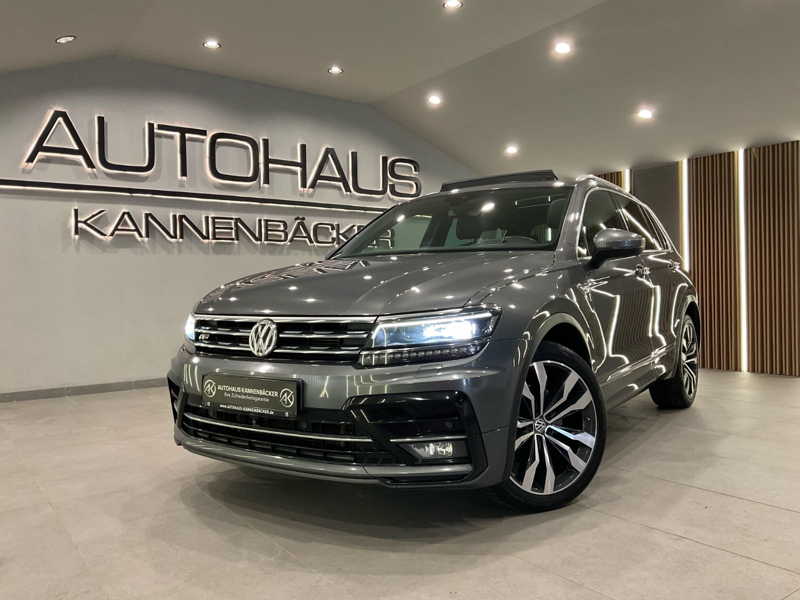 Volkswagen Tiguan - 1