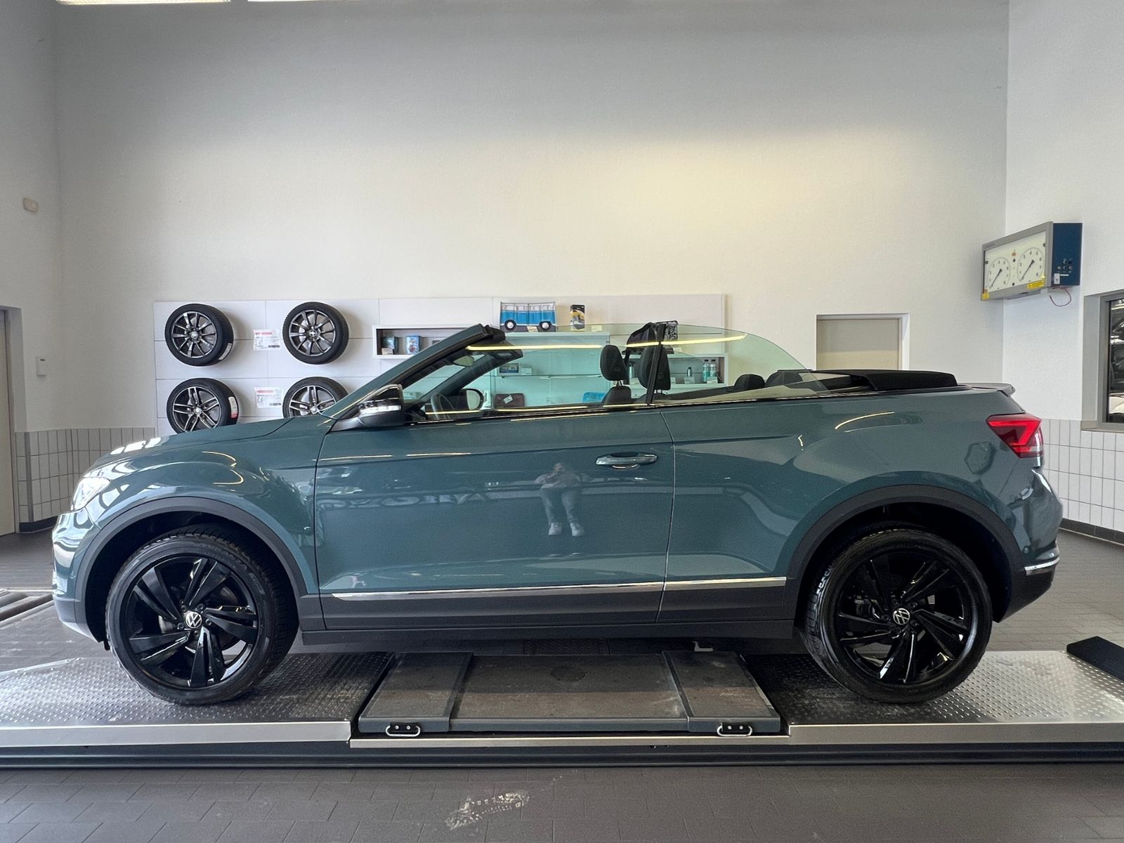 Fahrzeugabbildung Volkswagen T-Roc Cabriolet 1.5 TSI DSG *AHK, LED, Black Sty