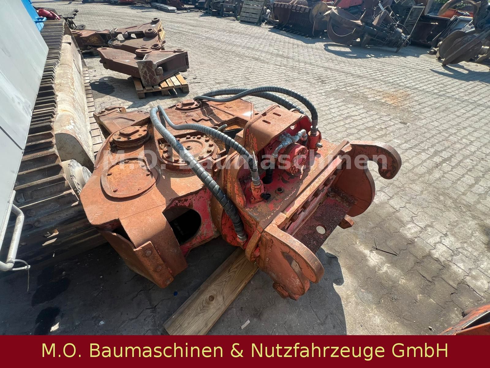 Fahrzeugabbildung Andere VT 40 mit 3 Wechselbacken/Stahl/Beton