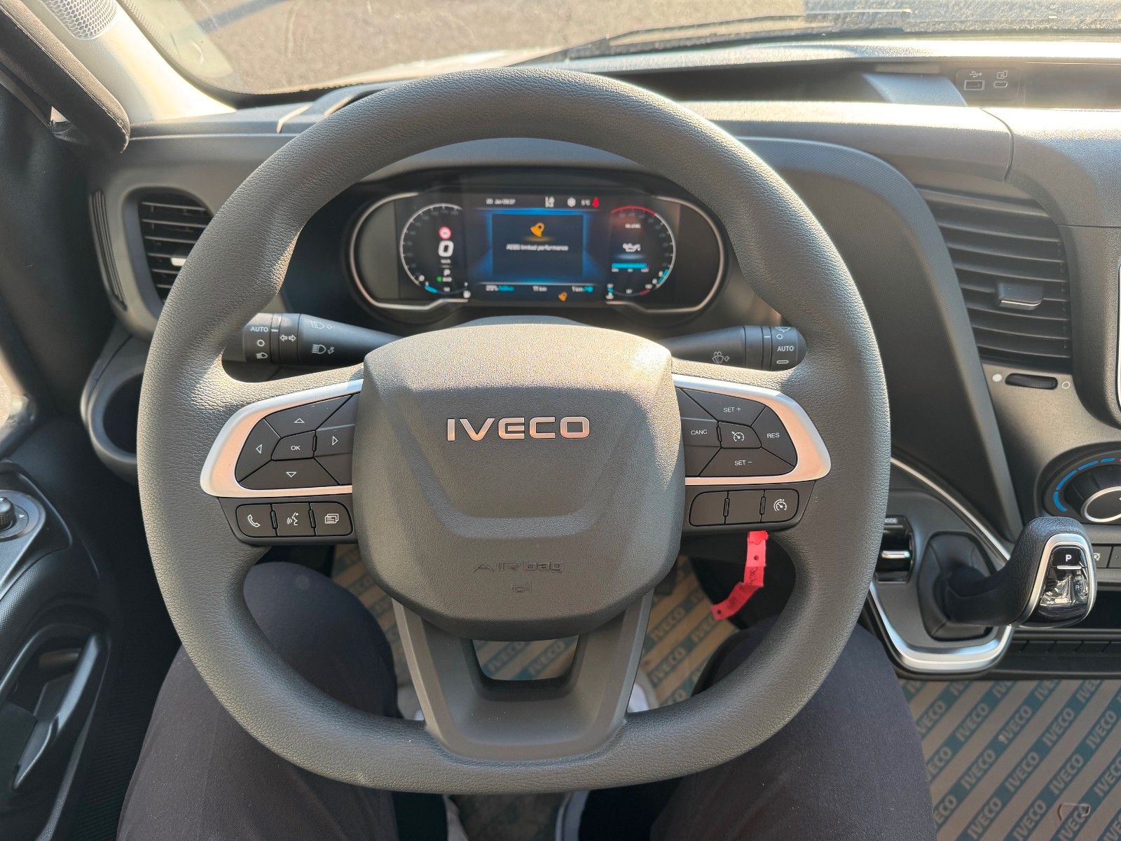 Fahrzeugabbildung Iveco Daily 35S14 A8*R3.450mm*Automatik*Kamera*3Sitze*