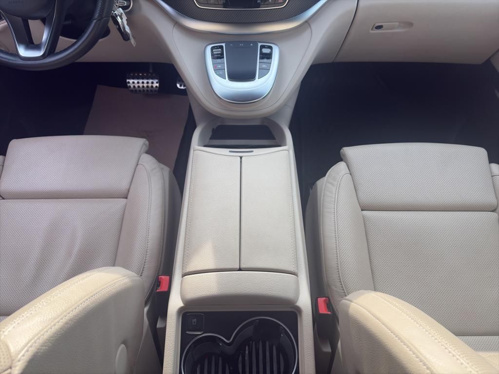 Fahrzeugabbildung Mercedes-Benz V 300 d AVANTGARDE EDITION Lang Leder*Pano*SD*LM