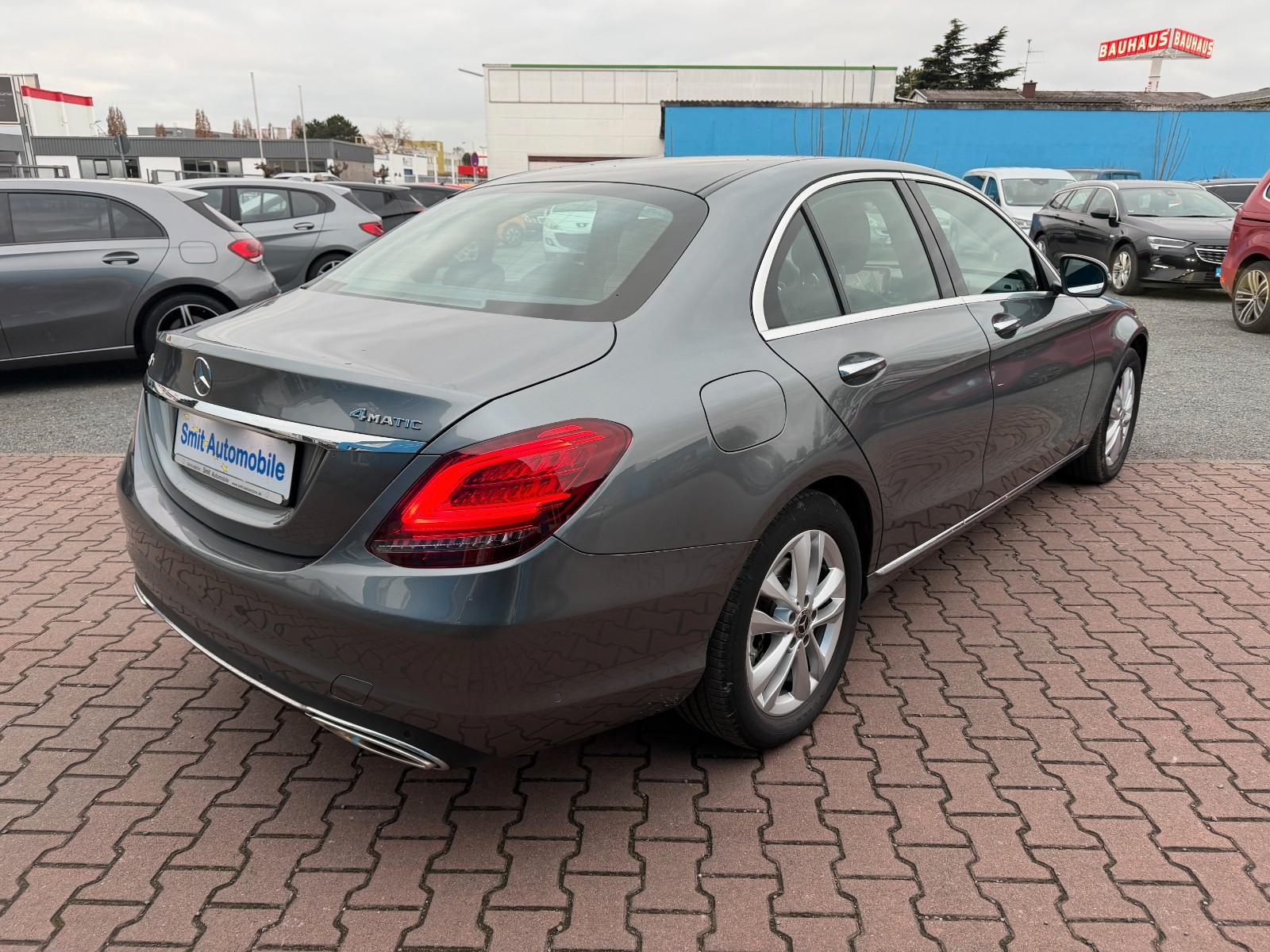 Mercedes-Benz C 300 Limousine 4Matic Burmester,PANO,Kamera uvm