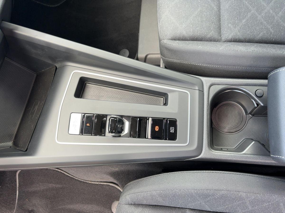 Volkswagen Golf Var.VIII 1.5 eTSI DSG Life Navi ACC CarPlay
