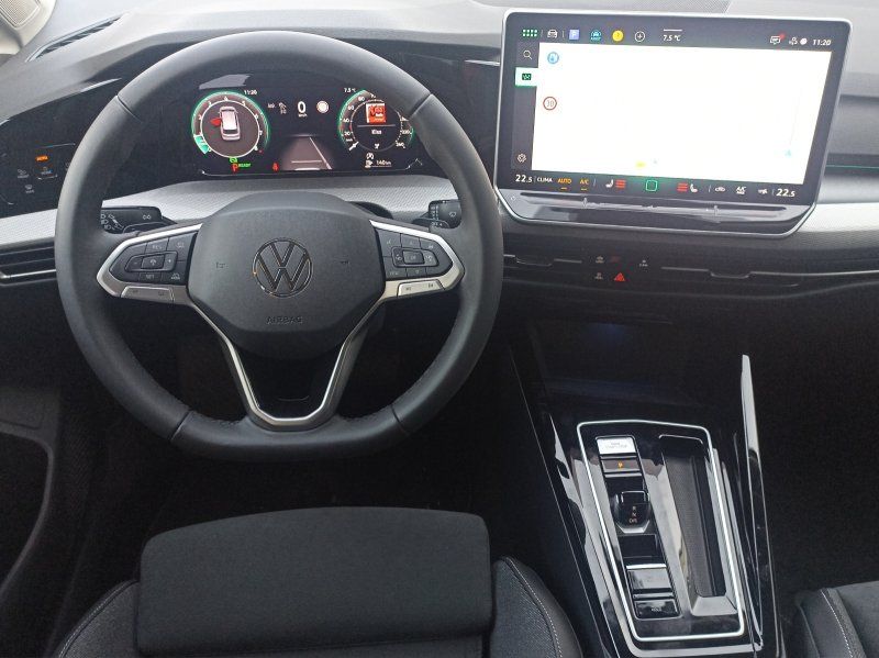 Fahrzeugansicht 10 Fahrzeugabbildung Volkswagen Golf Var. VIII 1.5 eTSI DSG Style AHK+NAVI+KAMER